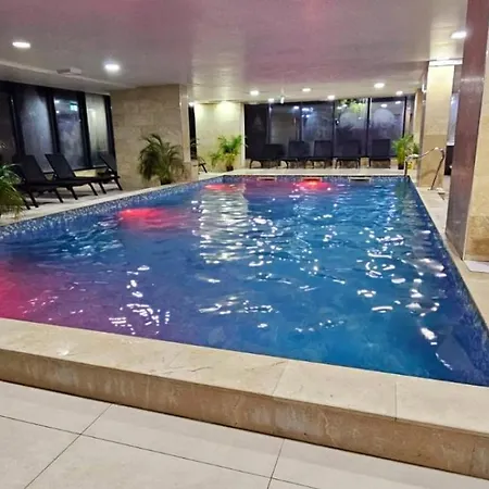 Bell Marina Pool & Apartment