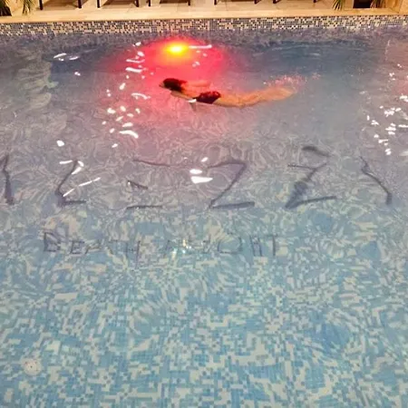 Bell Marina Pool & *