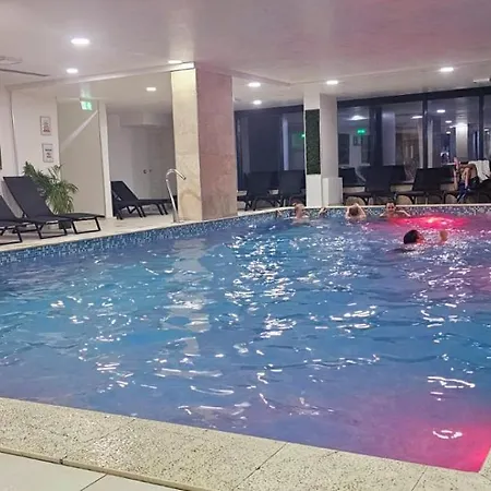 Bell Marina Pool & Lejlighed Năvodari