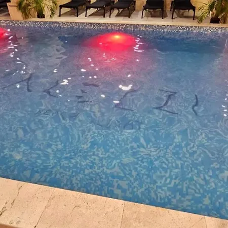 Bell Marina Pool & Navodari