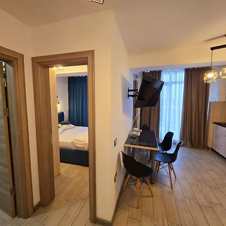 Bell Marina Pool & Apartment