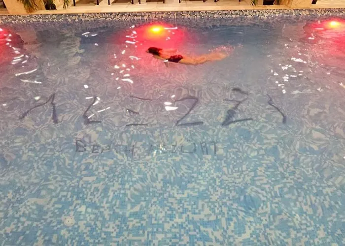 Bell Marina Pool & *