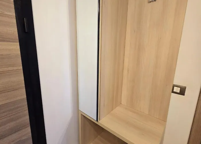 Bell Marina Pool & *